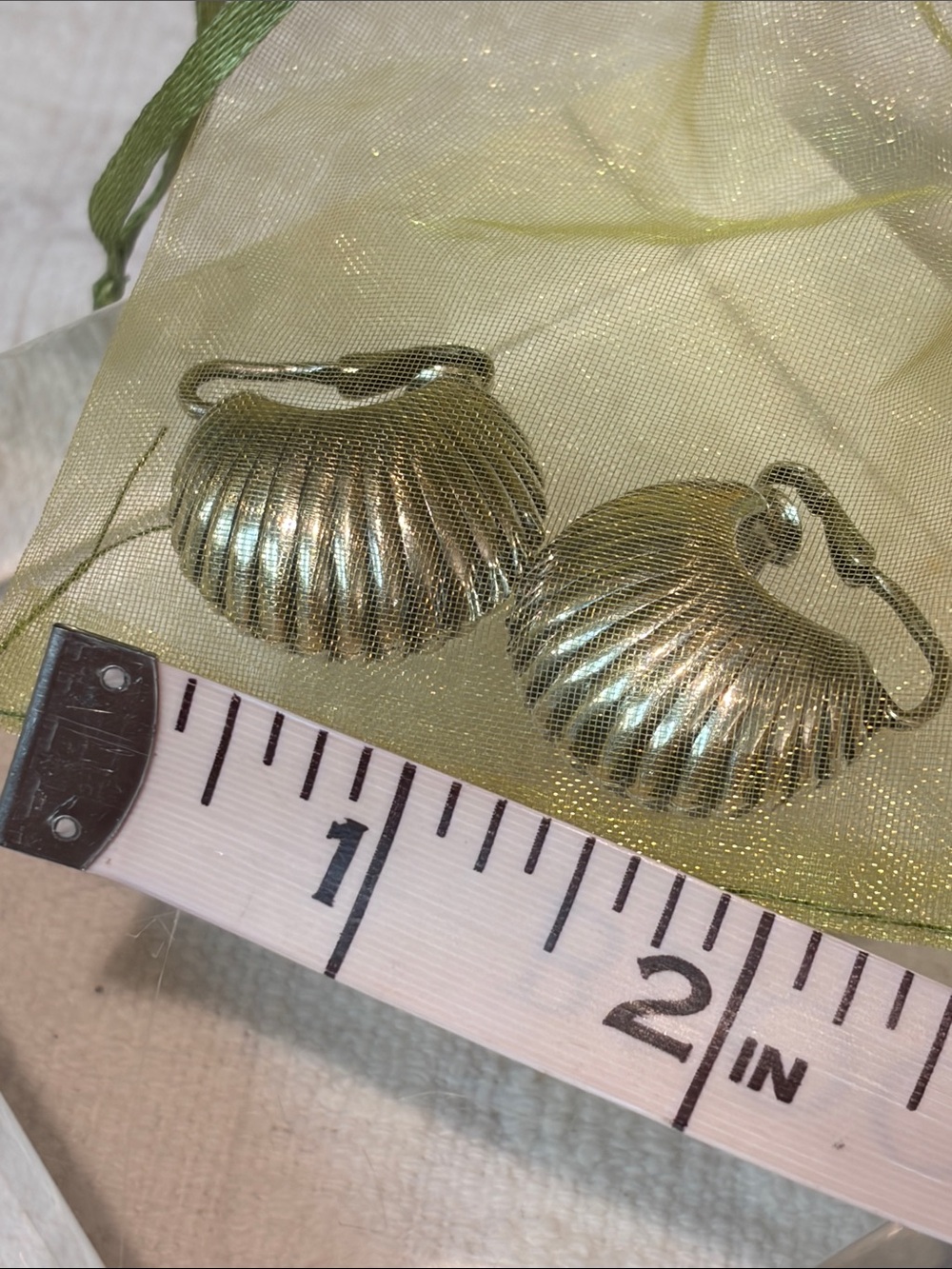 VTG 60โs Classic Sterling Silver Puffed Ribbed Shrimp Hoop Clip-On Earrings - Picture 4 of 6
